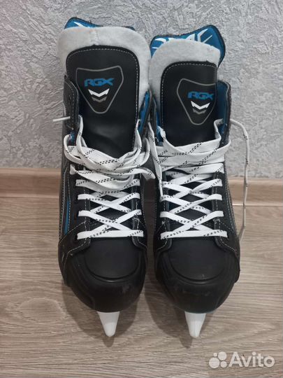 Коньки хоккейные