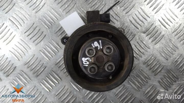 Помпа Volkswagen Golf Plus 2 2010 03C121004