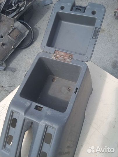 Подлокотник Nissan Terrano 2 Ниссан Террано 2