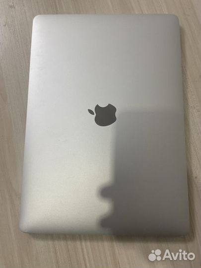 Apple MacBook Pro 13 2017 8/128 гб, i5