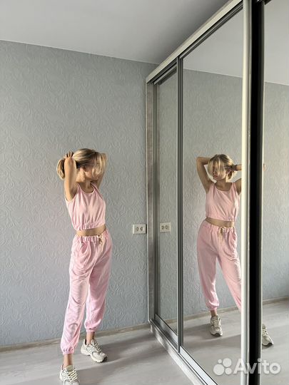 Розовый женский спортивный костюм