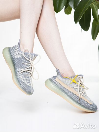 Кроссовки изики женские