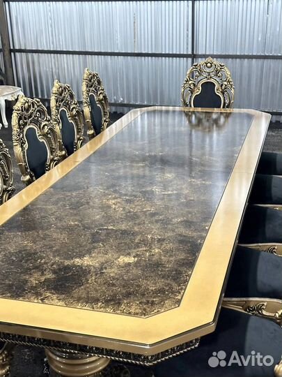 Стол и стулья