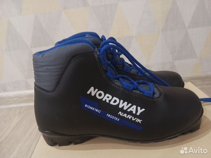 Лыжные ботинки