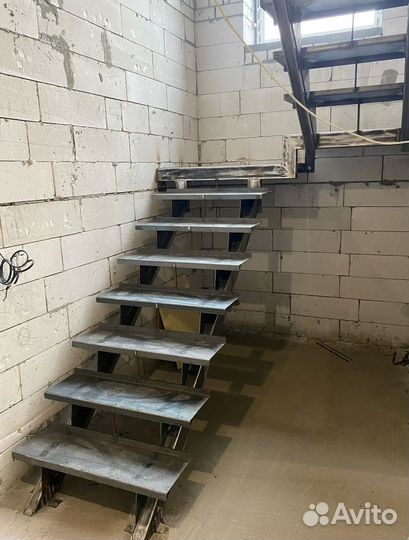 Лестница на второй этаж под ключ