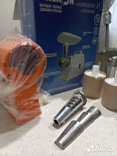 Мясорубка с насадкой соковыжималки