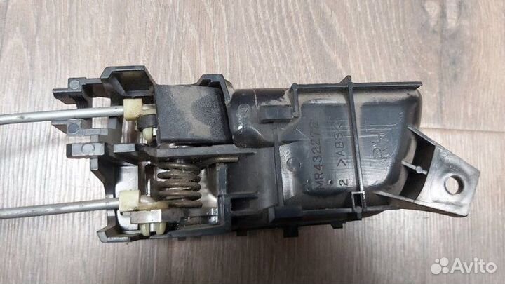 Замок двери правый Mitsubishi Pajero 4 3.2D 2007