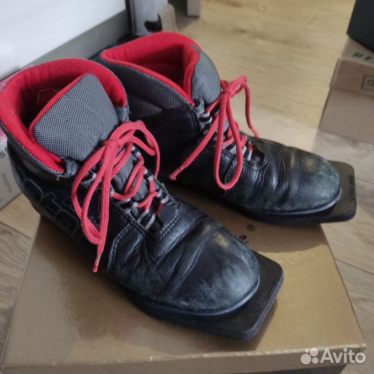 Лыжные ботинки