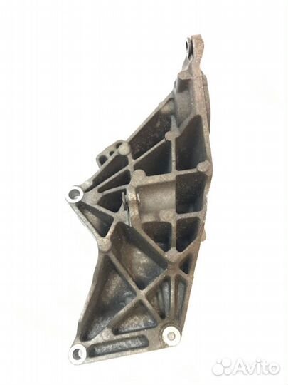 Кронштейн генератора Land Rover Discovery 3 L319