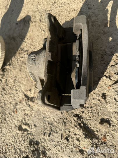 Передние тормозные суппорта Toyota camry vx70