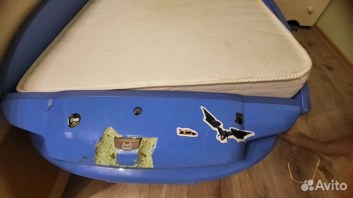 Детская кровать машинка с матрасом. Б/У