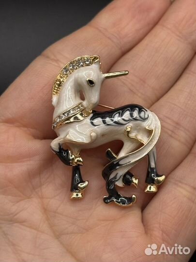 Брошь Единорог