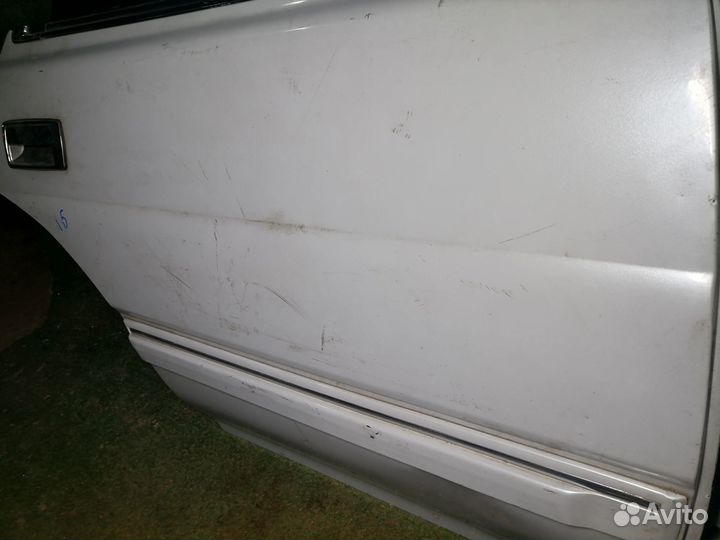 Дверь задняя правая Toyota Crown GS131 Пустая