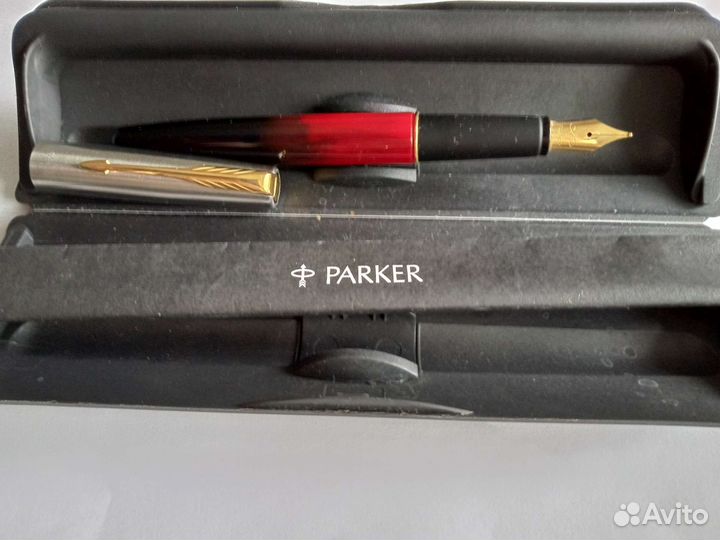 Перьевая и шариковая ручки parker