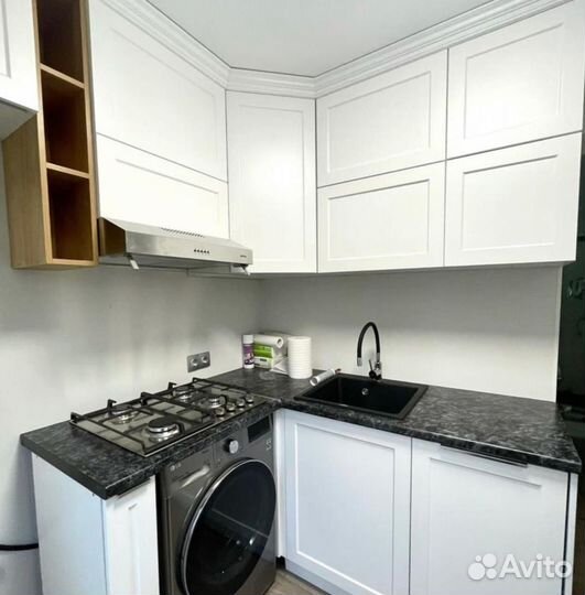 Маленькая угловая кухня на заказ