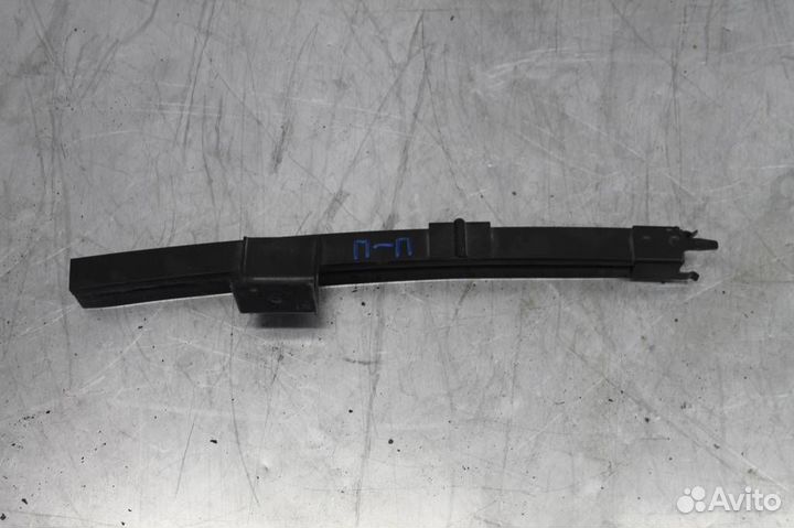 Направляющая стекла двери передней правой Nissan