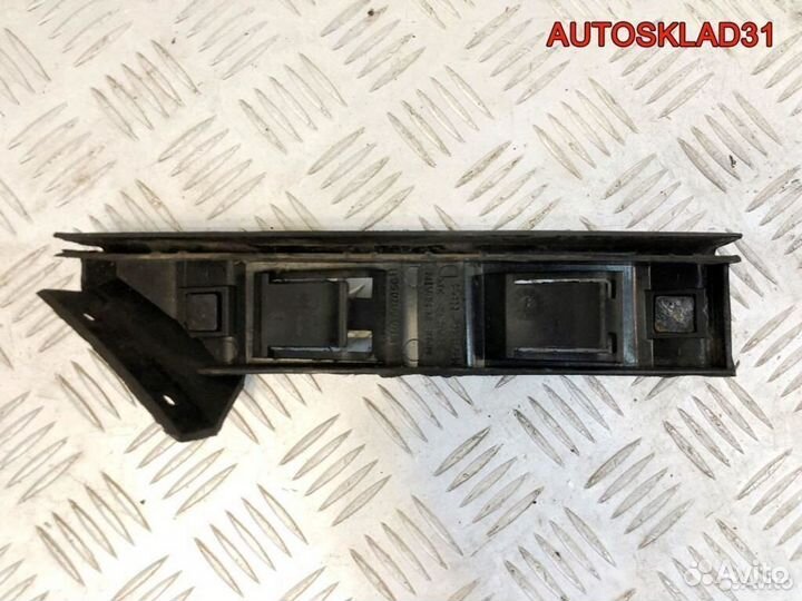 Направляющая переднего бампера правая Seat Leon 1M