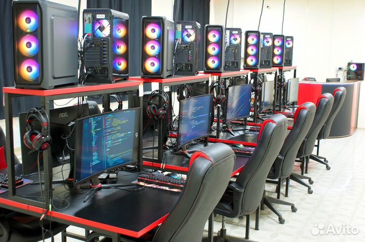 Лекционный зал с компьютерами, учебный класс