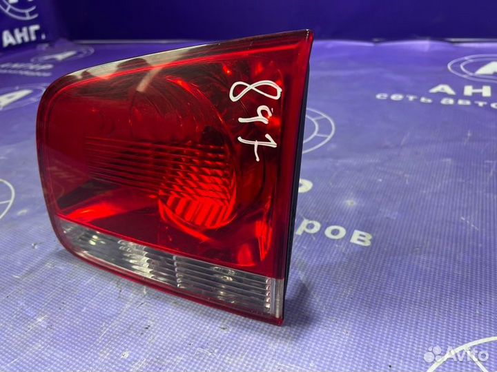 Фонарь в крышку багажника правый Volkswagen