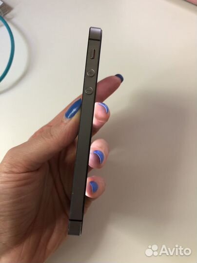 Телефон iPhone 5s