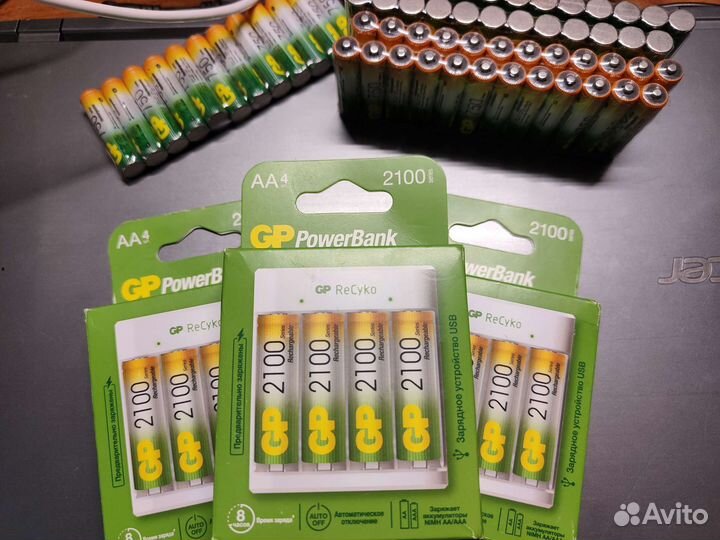 Зарядное устройство и аккумуляторы GP, новые