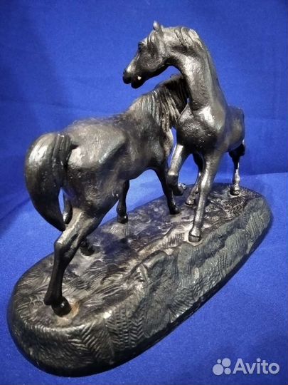 Статуэтка. Лошади на воле. Чугун