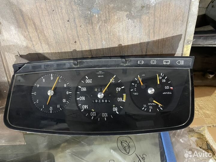 Щиток приборов w123