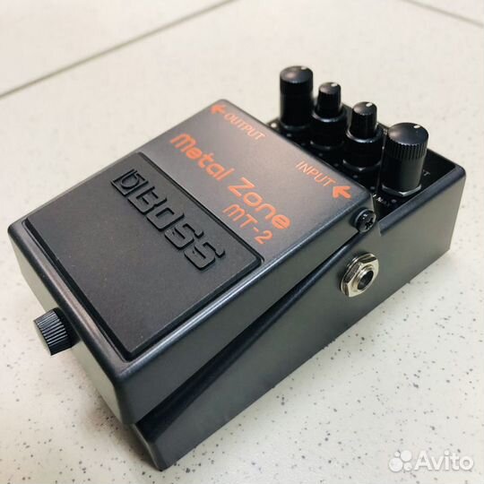 Гитарная педаль boss MT-2