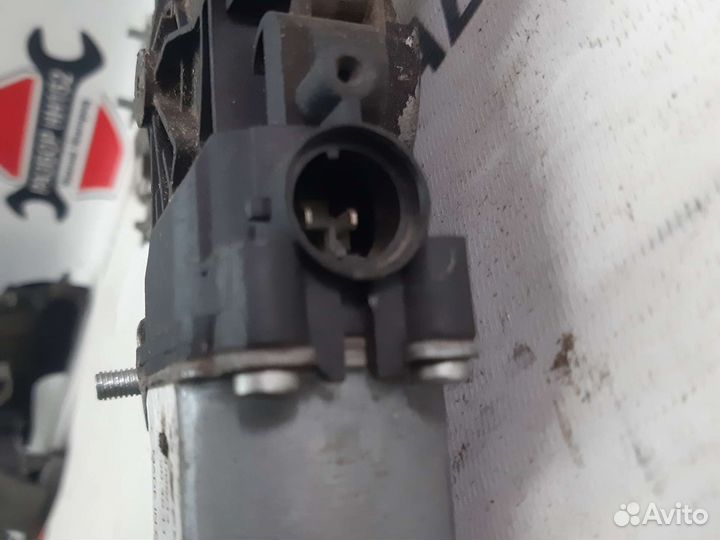 Стеклоподъемник передний левый Kia Rio 3