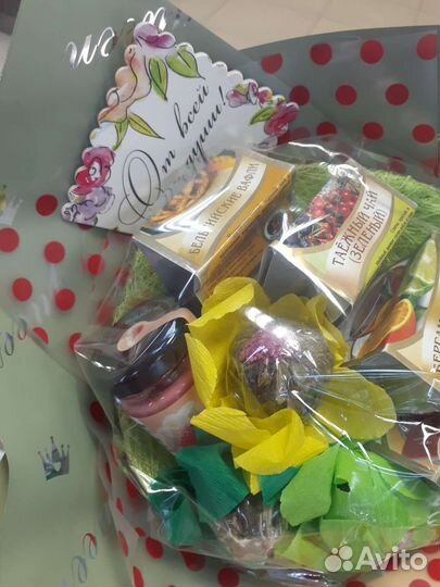 Букет подарок из чая и сладостей