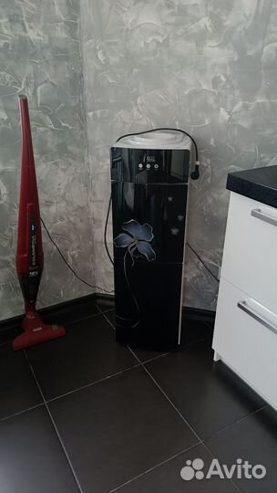 Куллер для воды напольный