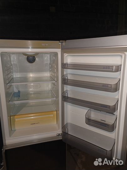 Холодильник неисправный