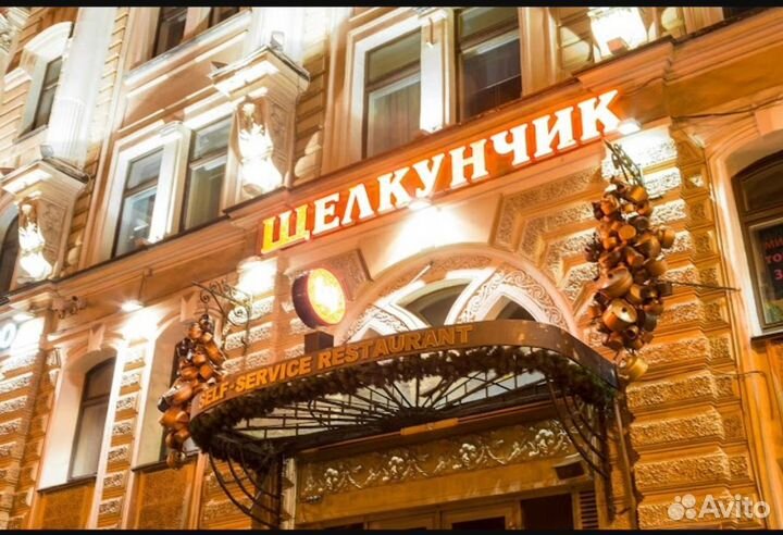 Повар горячего цеха в столовую