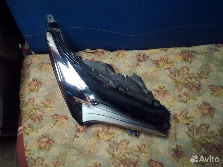 Фара передняя правоя Lexus NX 200