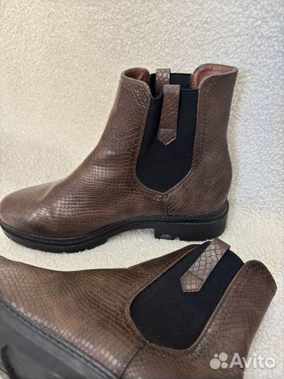 Шоколадные новые ботинки челси