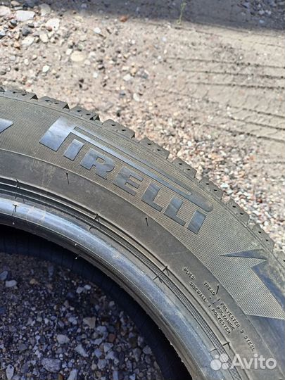 Pirelli Ice Zero 215/55 R17