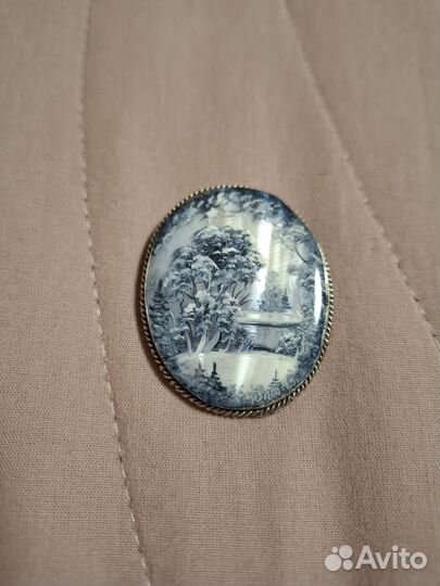 Брошь перламутровая 