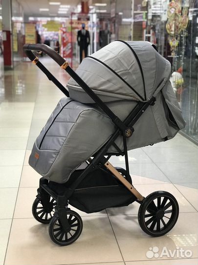 Прогулочная коляска с перекидной ручкой