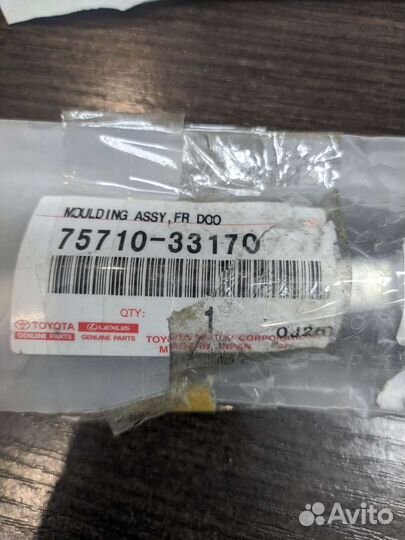 Молдинг стекла двери правый Toyota Camry