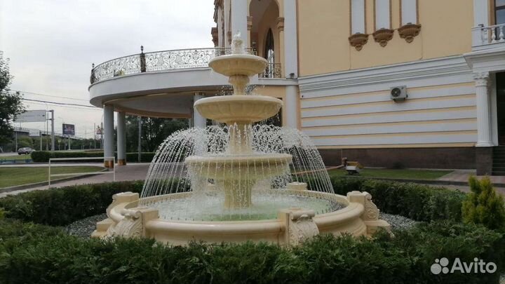 Фонтан из мрамора и гранита Маэстро