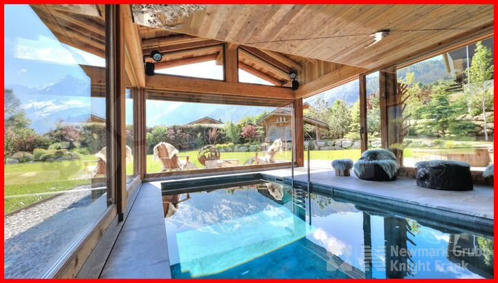 Дом 435 м² на участке 15 сот.