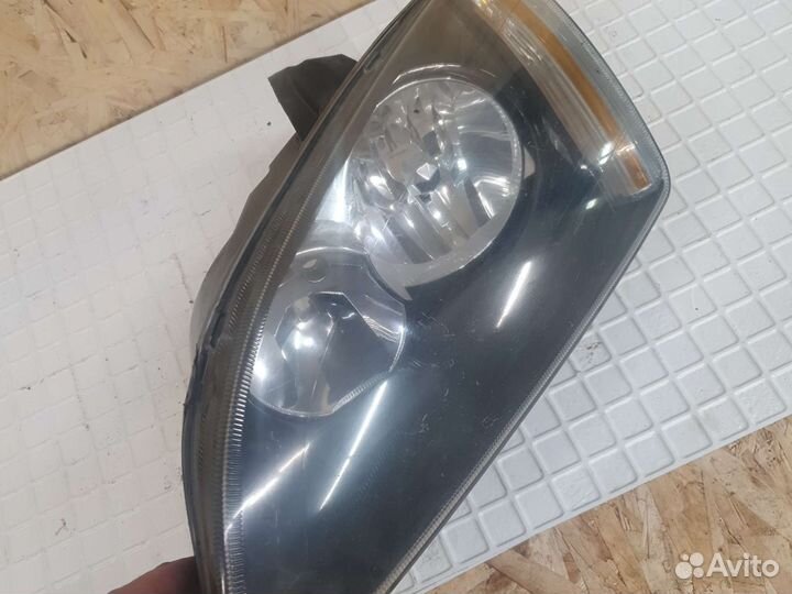 Фара левая форд фокус 2 2005-08 дефект