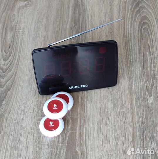 Кнпока вызова официанта и табло отображения вызова