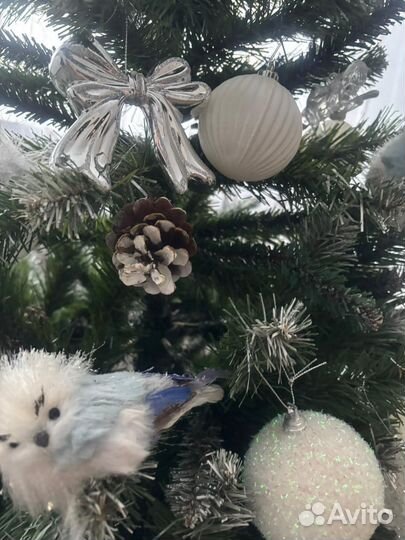 Ель искуственная заснеженная с игрушками