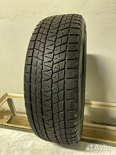 Bridgestone Blizzak DM-V1 235/65 R18 R