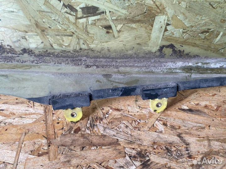 Стекло двери передней правой Mitsubishi Lancer