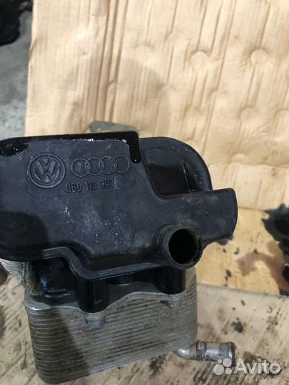 Кронштейн радиатор масляного фильтра 2.0 FSI VW Sk