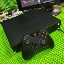 Xbox One X 1Tb с играми