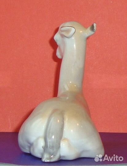Фарфоровая статуэтка. Гуанако. Рига