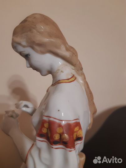 Статуэтка фарфоровая 